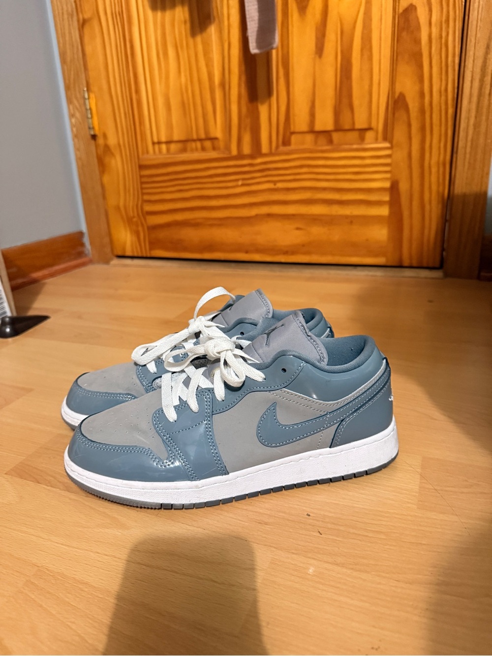 Nike Kids Low-Top Sneakers in Grey and Blue